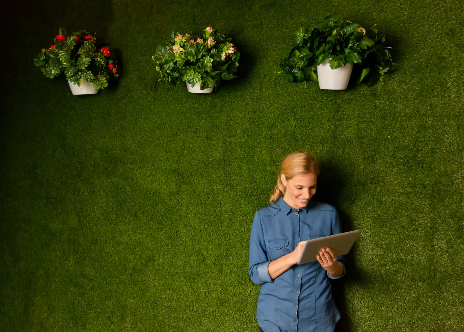 Artificial Grass Wall: Elevating Your Outdoor and Indoor Spaces